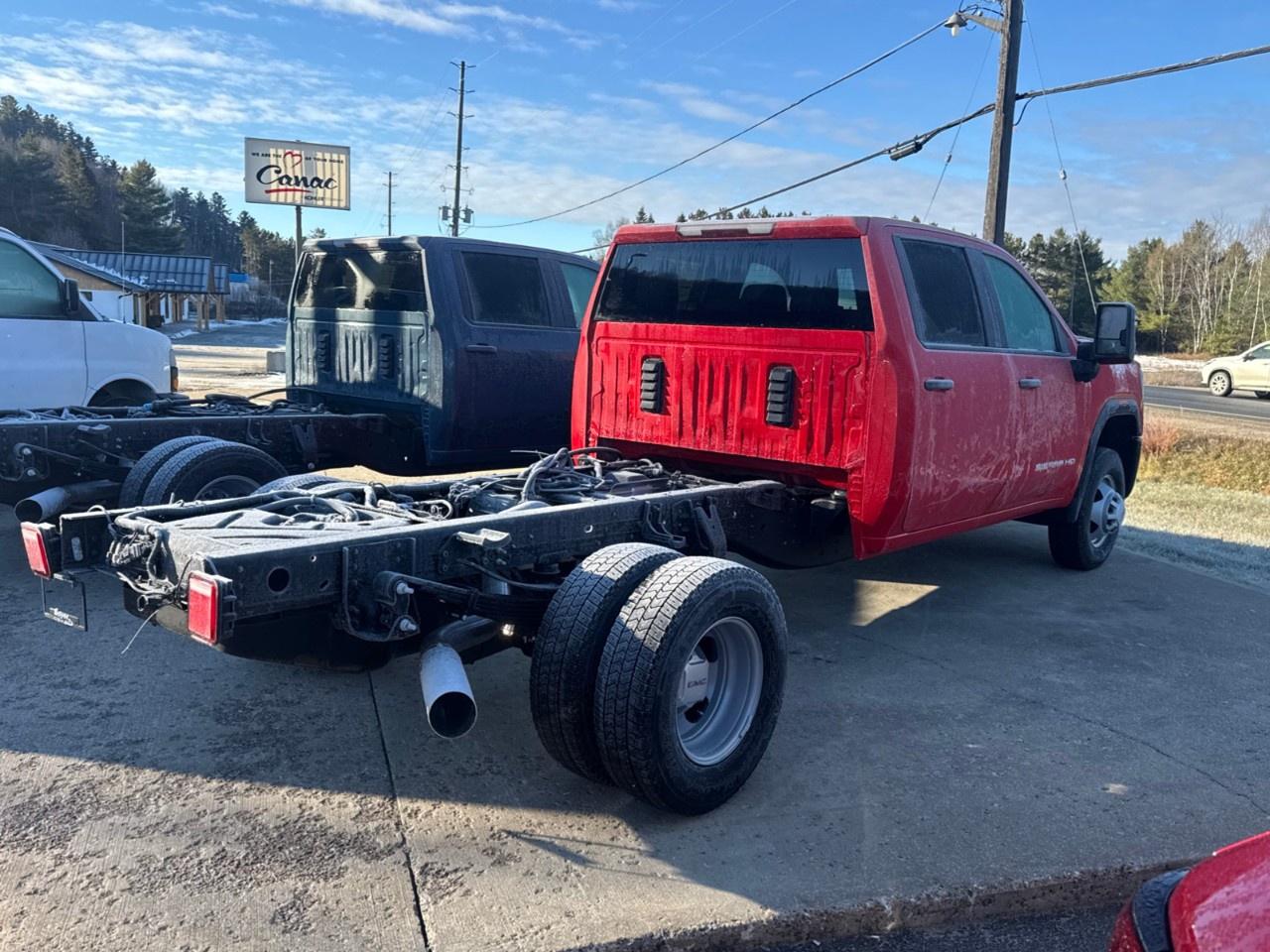 2026 GMC Sierra 3500HD CC 4WD Crew Cab 177" WB, 60" CA Pro Photo4
