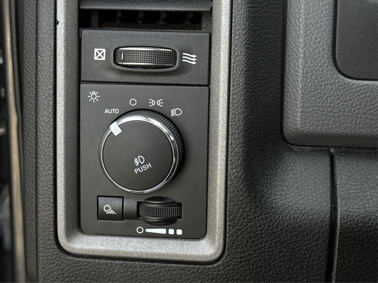 2020 RAM 1500 Classic FULLY LOADED WITH $9950 IN OPTIONS  WE FINANCE ALL Photo