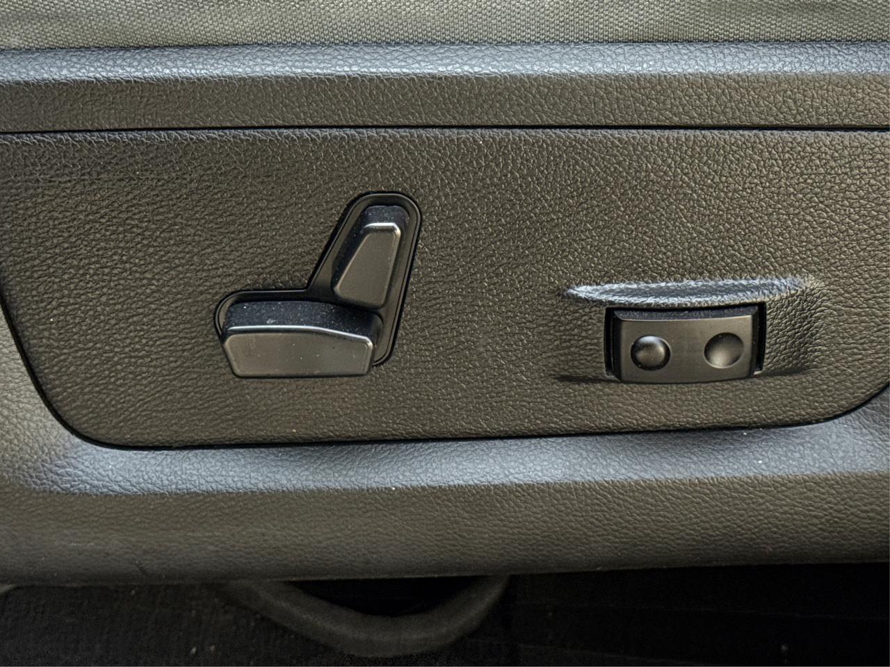 2020 RAM 1500 Classic FULLY LOADED WITH $9950 IN OPTIONS  WE FINANCE ALL Photo