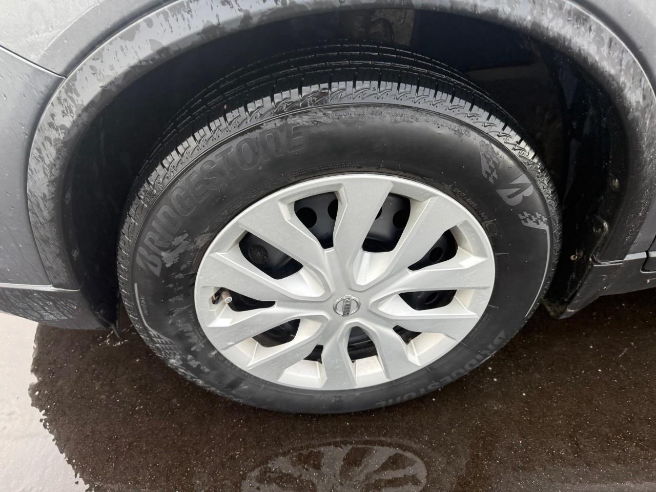 2017 Nissan Rogue  Photo2