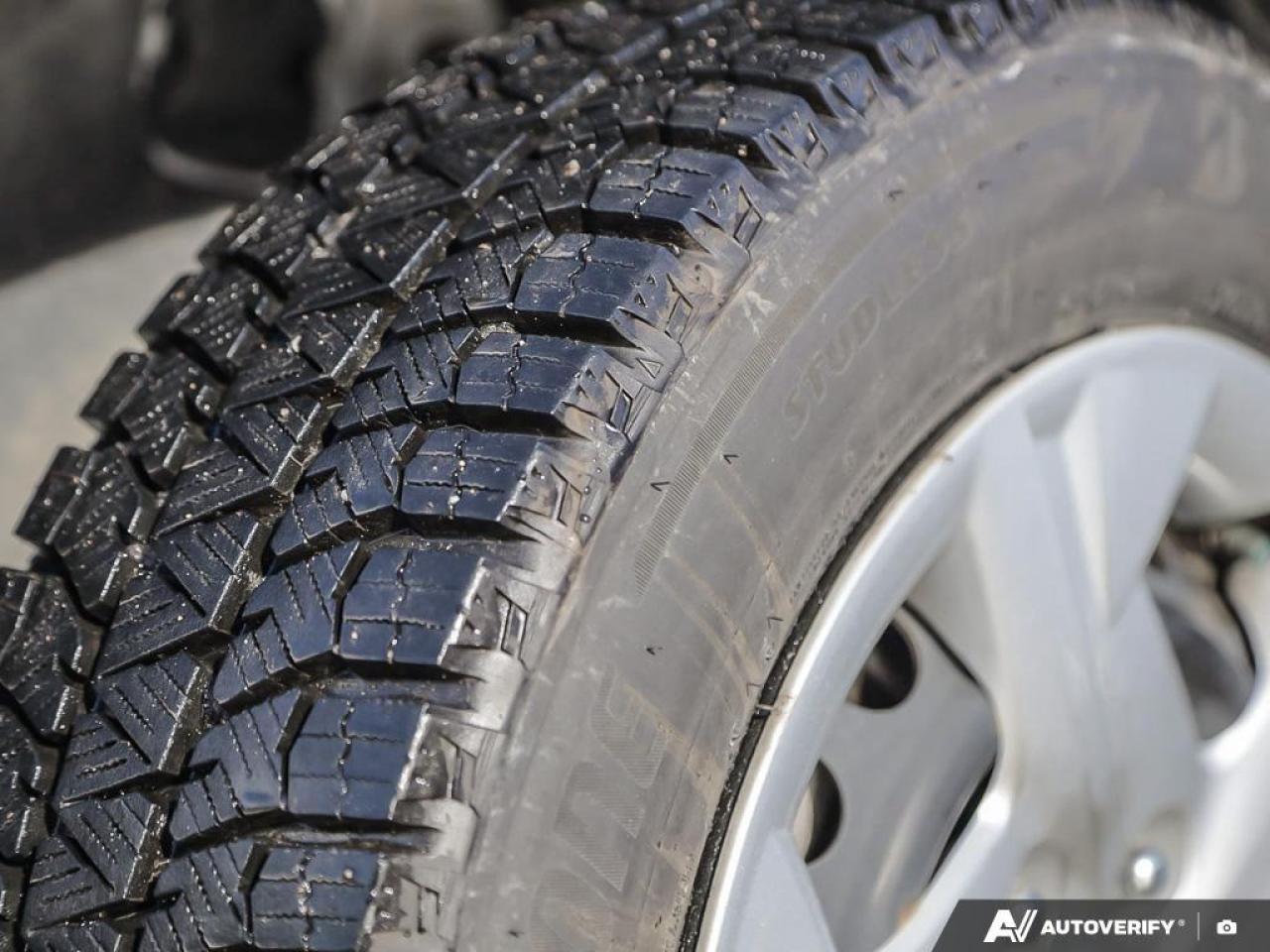 2023 Hyundai Venue Essential w/Two-Tone 4dr Front-Wheel Drive Photo