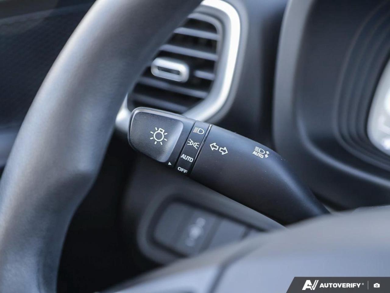 2023 Hyundai Venue Essential w/Two-Tone 4dr Front-Wheel Drive Photo