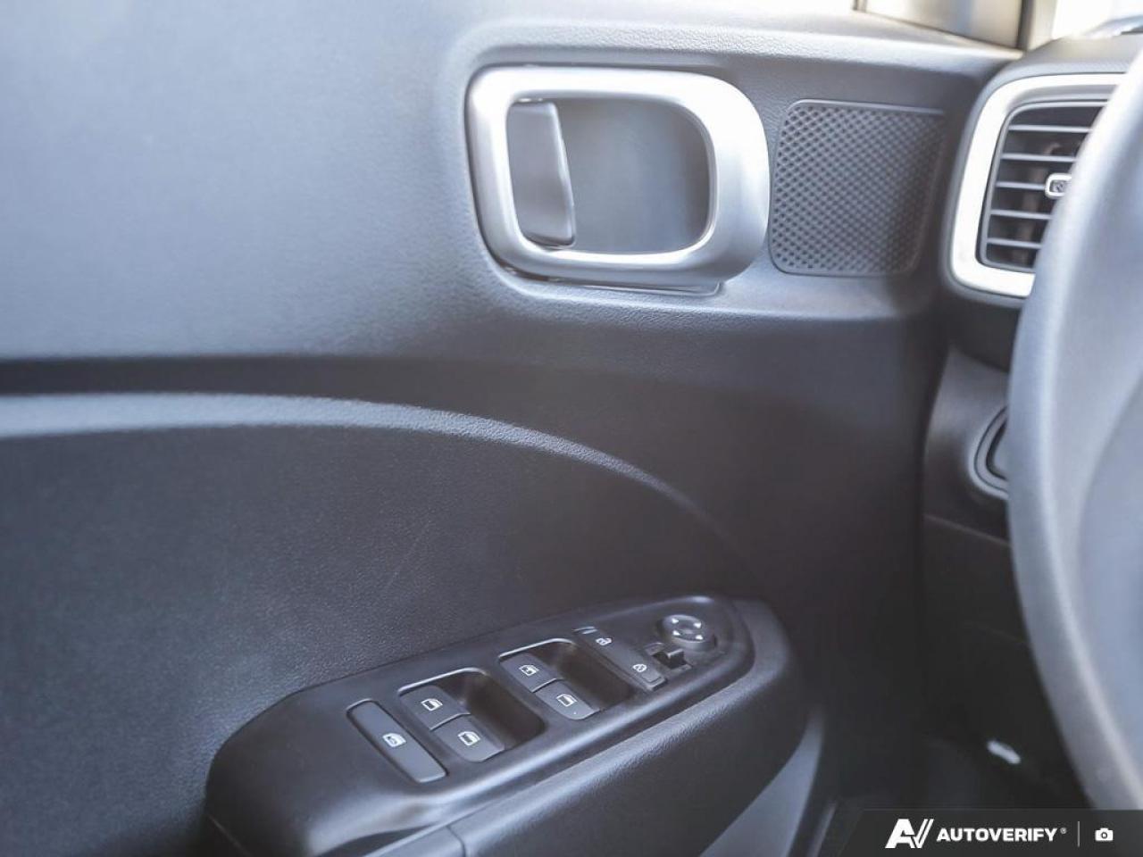 2023 Hyundai Venue Essential w/Two-Tone 4dr Front-Wheel Drive Photo