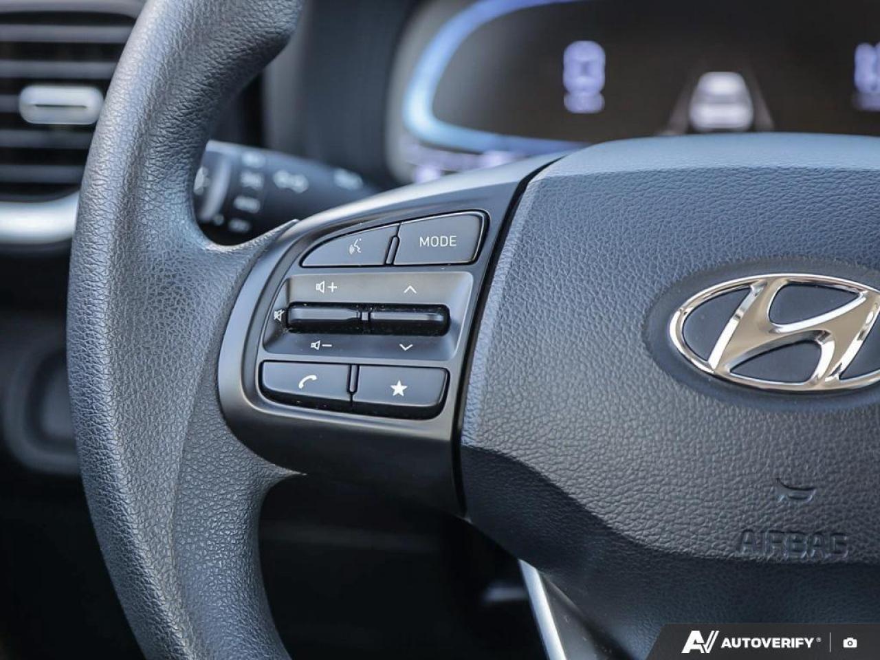 2023 Hyundai Venue Essential w/Two-Tone 4dr Front-Wheel Drive Photo