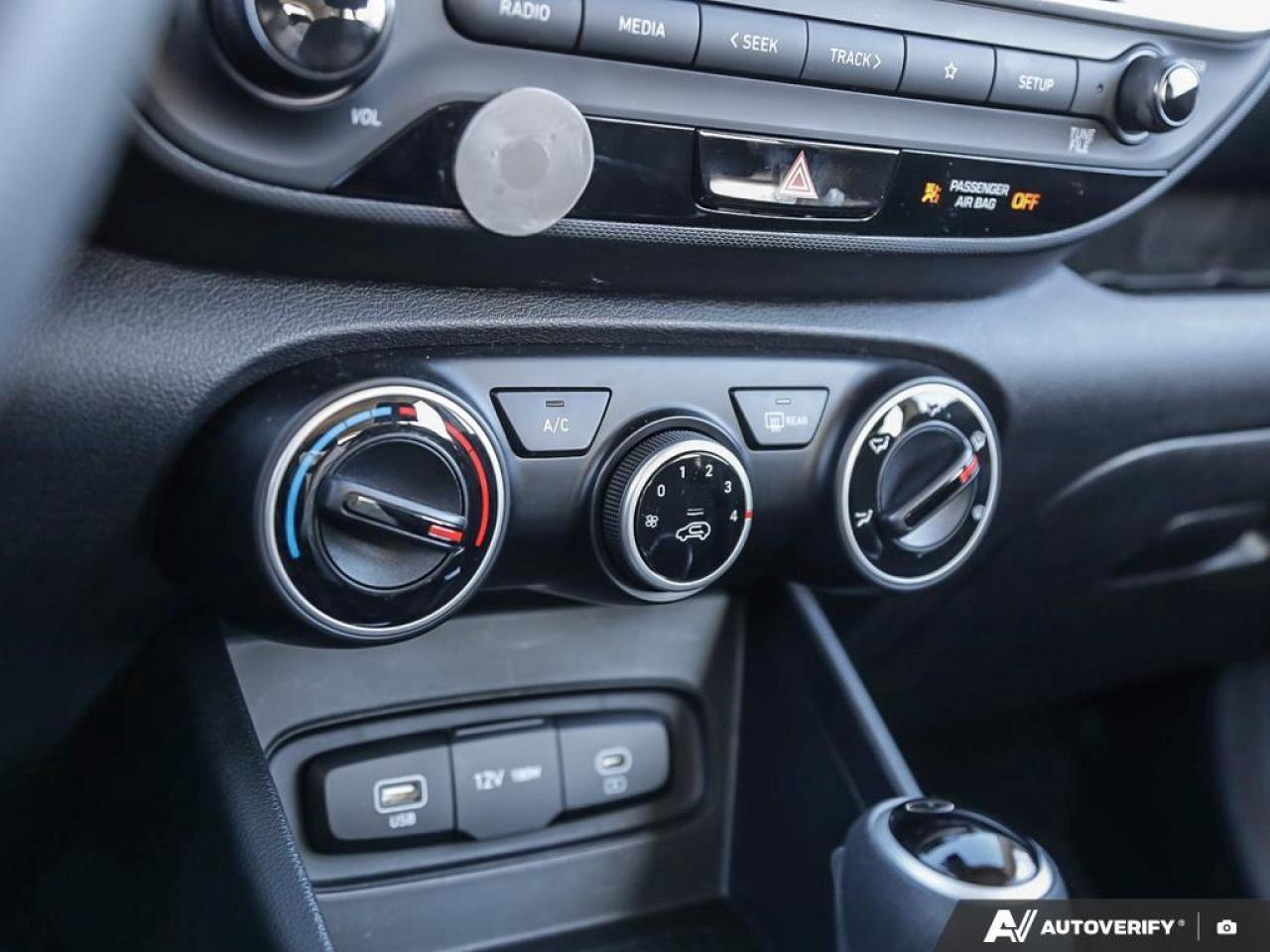 2023 Hyundai Venue Essential w/Two-Tone 4dr Front-Wheel Drive Photo