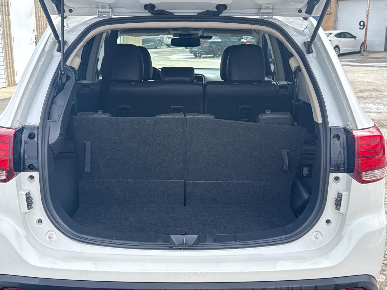 2020 Mitsubishi Outlander AWD LEATHER SUNROOF H-SEATS WE FINANCE ALL CREDIT! Photo