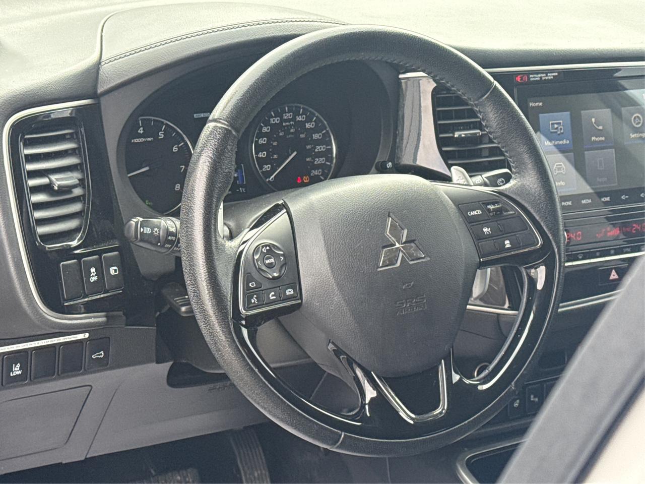 2020 Mitsubishi Outlander AWD LEATHER SUNROOF H-SEATS WE FINANCE ALL CREDIT! Photo