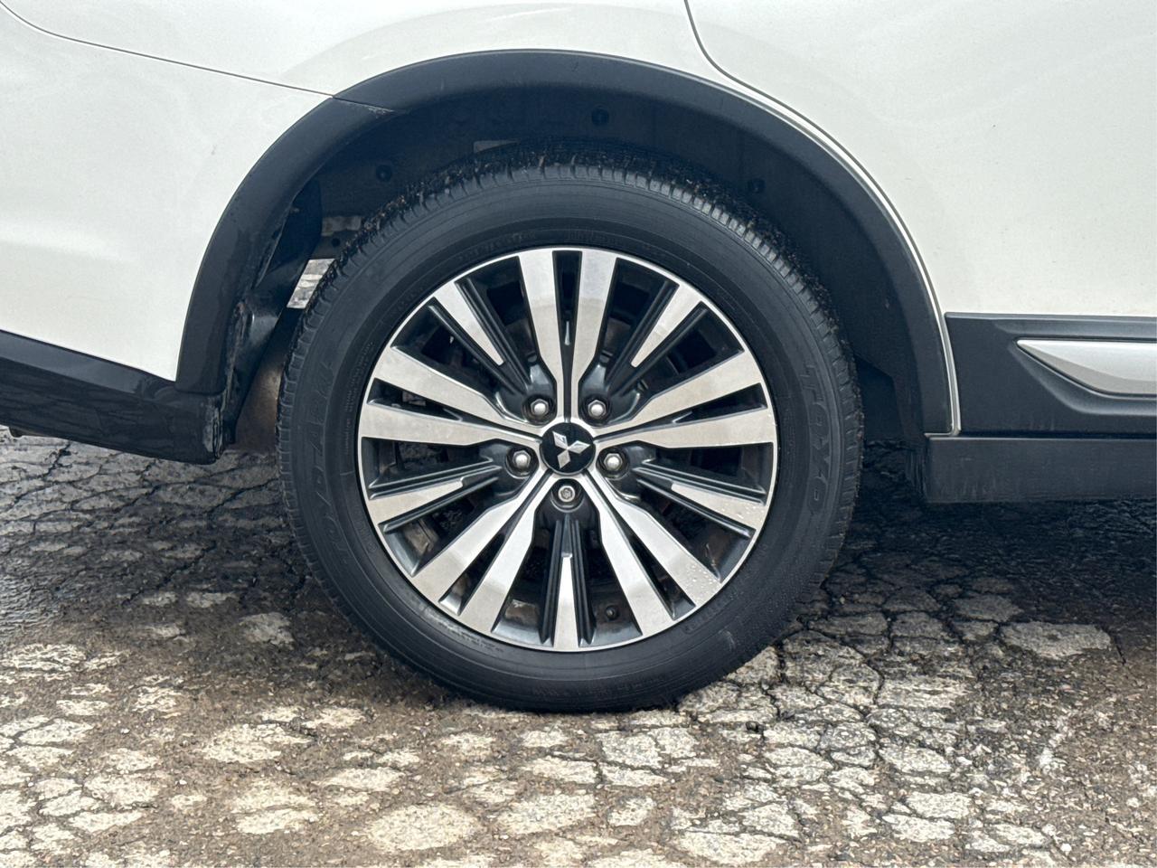 2020 Mitsubishi Outlander AWD LEATHER SUNROOF H-SEATS WE FINANCE ALL CREDIT! Photo