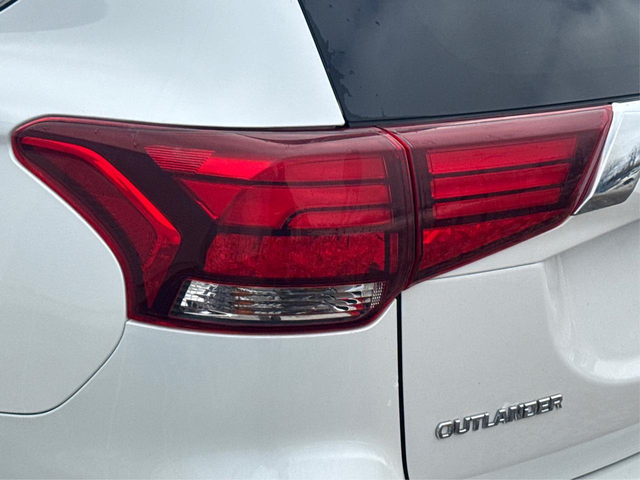 2020 Mitsubishi Outlander AWD LEATHER SUNROOF H-SEATS WE FINANCE ALL CREDIT! Photo