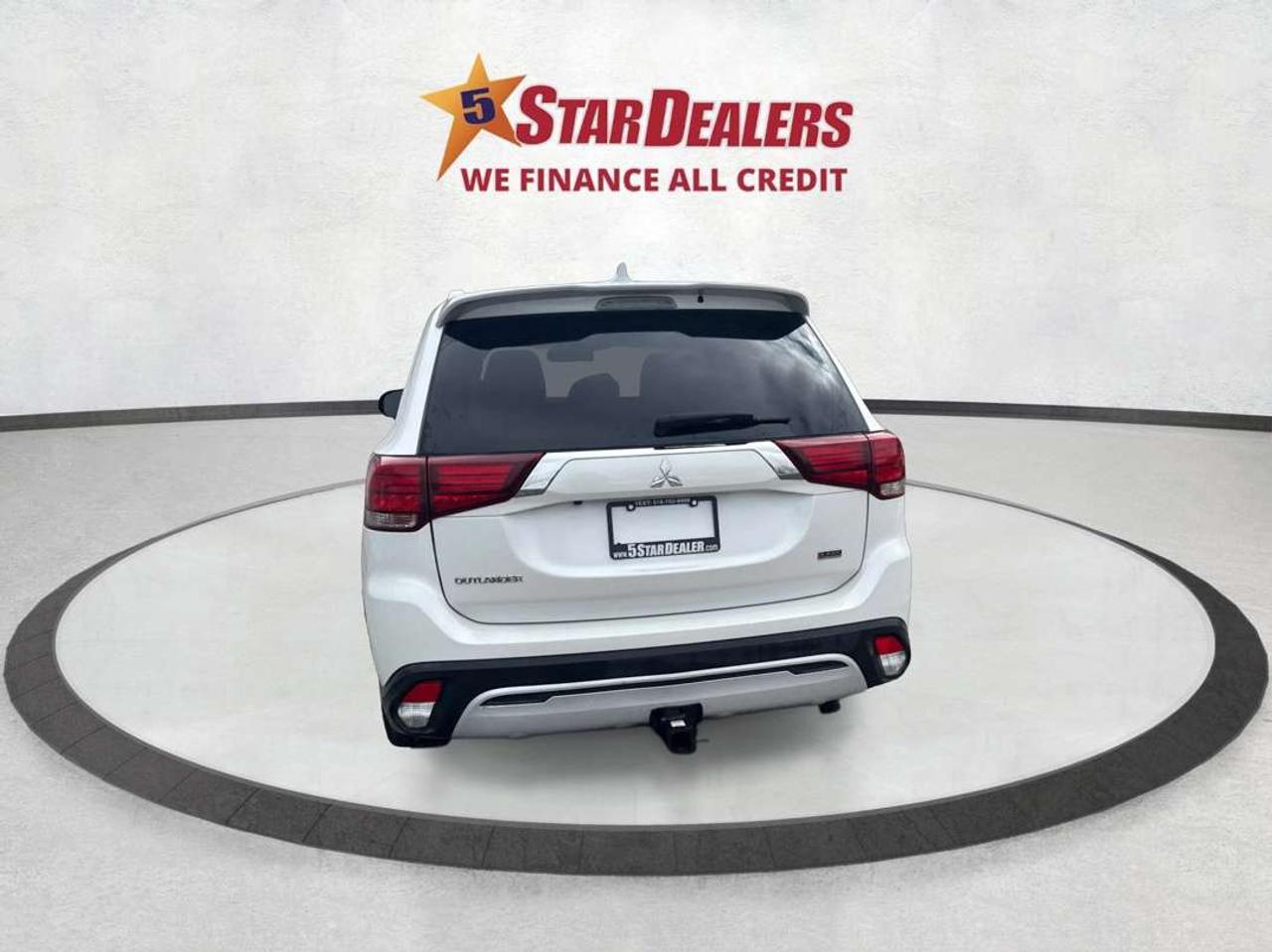 2020 Mitsubishi Outlander AWD LEATHER SUNROOF H-SEATS WE FINANCE ALL CREDIT! Photo