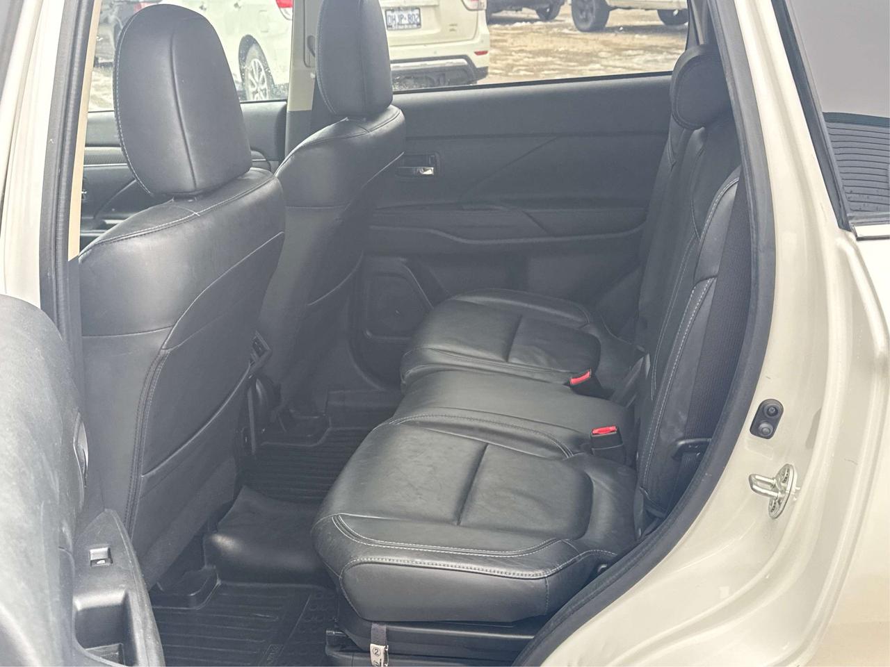 2020 Mitsubishi Outlander AWD LEATHER SUNROOF H-SEATS WE FINANCE ALL CREDIT! Photo