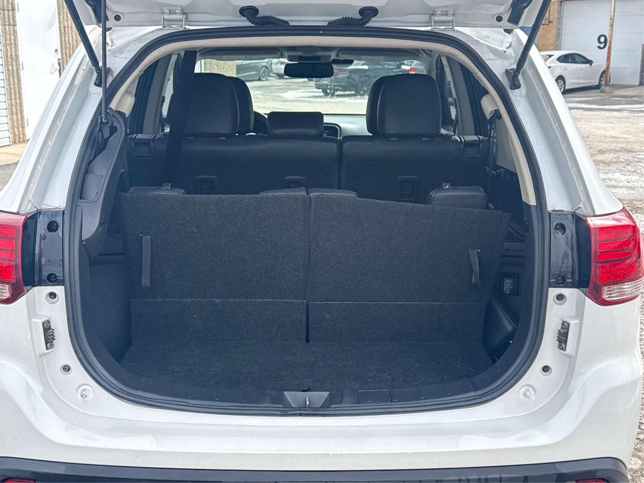 2020 Mitsubishi Outlander AWD LEATHER SUNROOF H-SEATS WE FINANCE ALL CREDIT! Photo