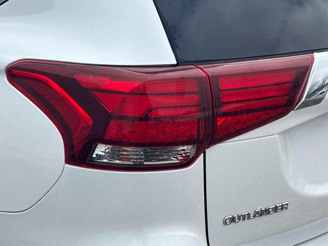 2020 Mitsubishi Outlander AWD LEATHER SUNROOF H-SEATS WE FINANCE ALL CREDIT! Photo