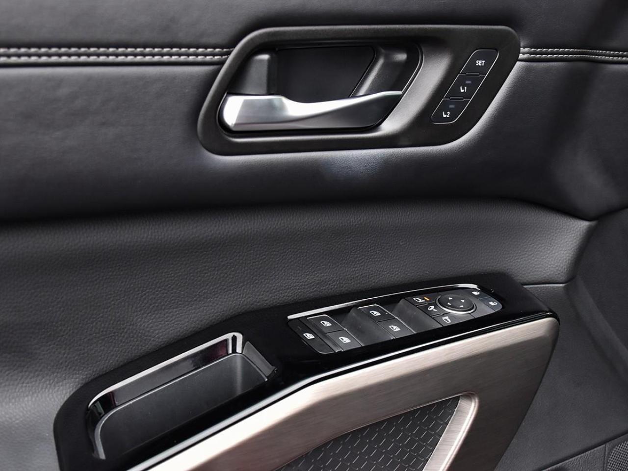 2024 Nissan Pathfinder Platinum 4dr 4x4 Photo