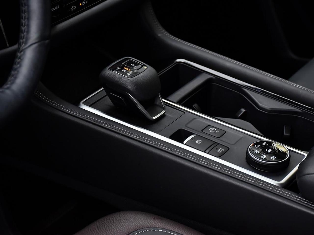 2024 Nissan Pathfinder Platinum 4dr 4x4 Photo