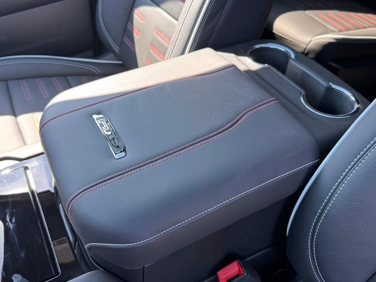 2025 GMC Yukon 4WD 4dr AT4 Ultimate Photo