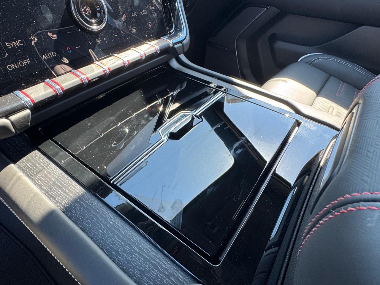 2025 GMC Yukon 4WD 4dr AT4 Ultimate Photo