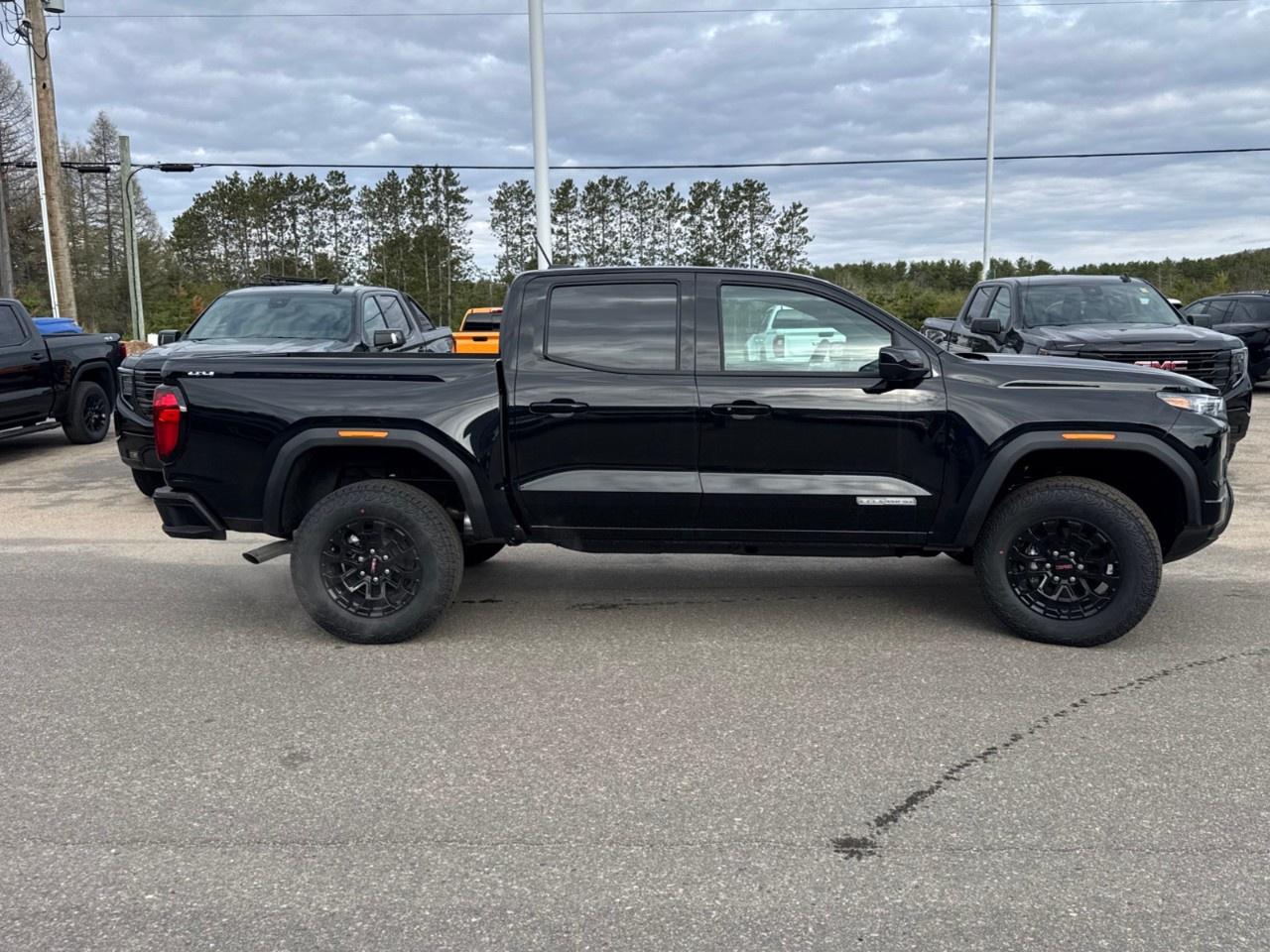 2026 GMC Canyon Crew Cab Short Box 4-Wheel Drive Elevation Photo3