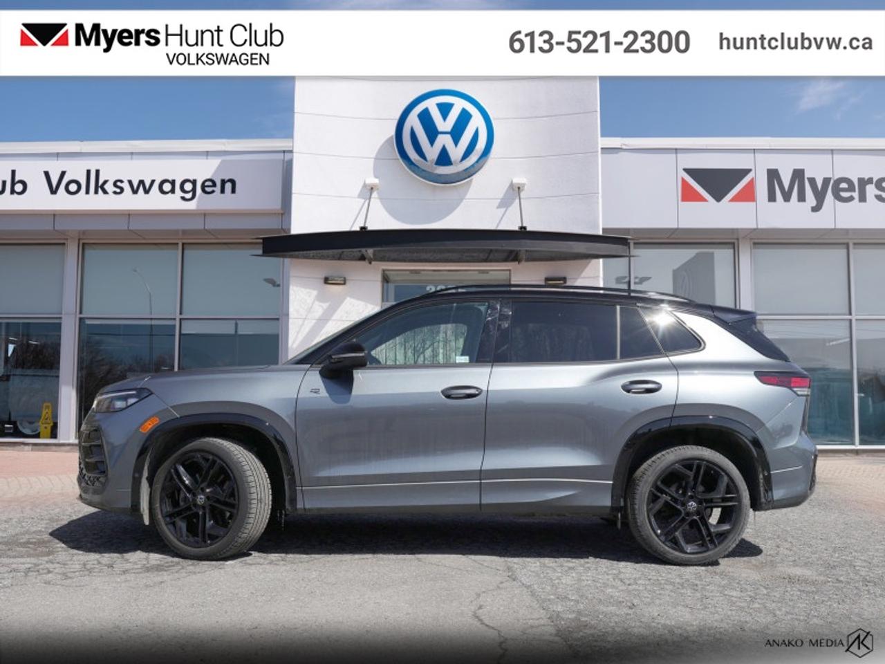 2025 Volkswagen Tiguan Comfortline R-Line Black Edition Photo4