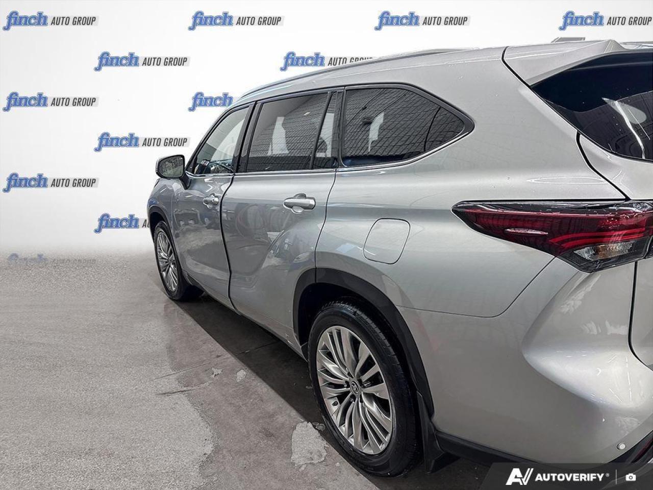 2024 Toyota Highlander  Photo2