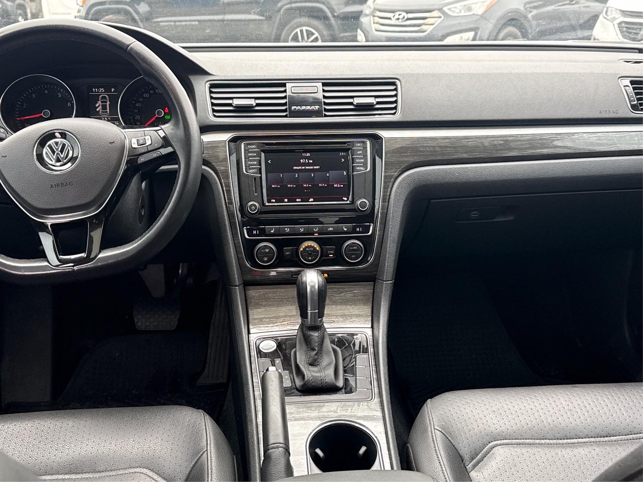 2018 Volkswagen Passat LEATHER SUNROOF HEATED SEATS WE FINANCE ALL CREDIT Photo