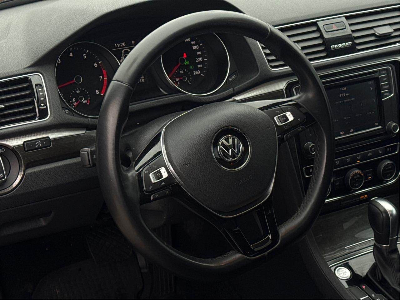 2018 Volkswagen Passat LEATHER SUNROOF HEATED SEATS WE FINANCE ALL CREDIT Photo