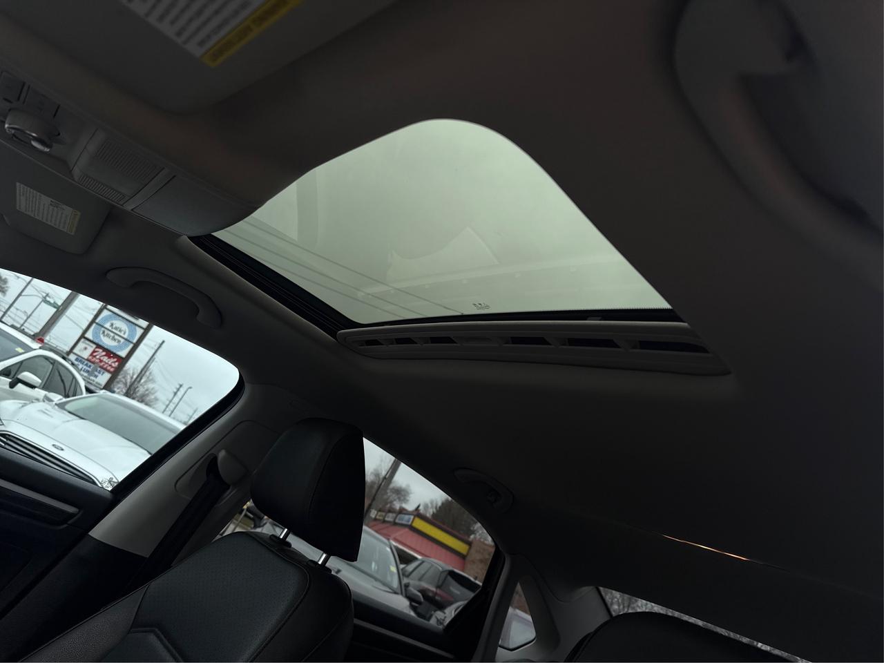 2018 Volkswagen Passat LEATHER SUNROOF HEATED SEATS WE FINANCE ALL CREDIT Photo