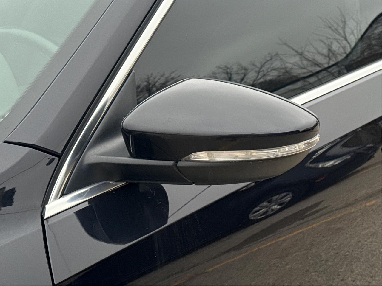 2018 Volkswagen Passat LEATHER SUNROOF HEATED SEATS WE FINANCE ALL CREDIT Photo