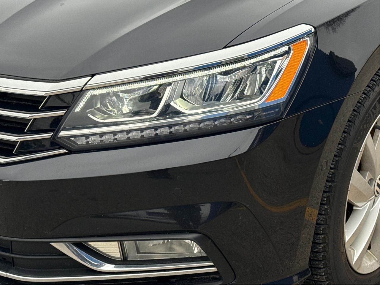 2018 Volkswagen Passat LEATHER SUNROOF HEATED SEATS WE FINANCE ALL CREDIT Photo