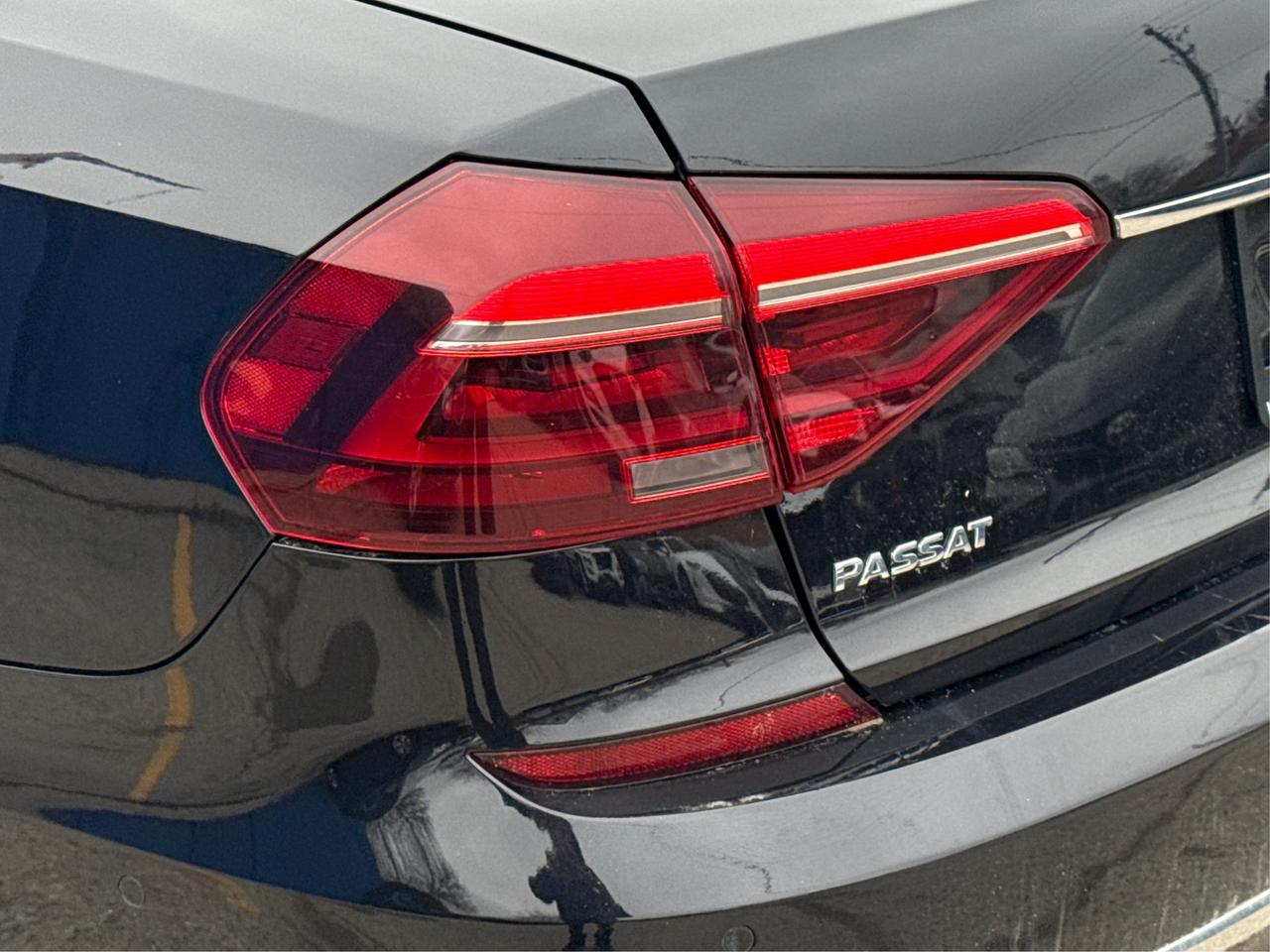 2018 Volkswagen Passat LEATHER SUNROOF HEATED SEATS WE FINANCE ALL CREDIT Photo