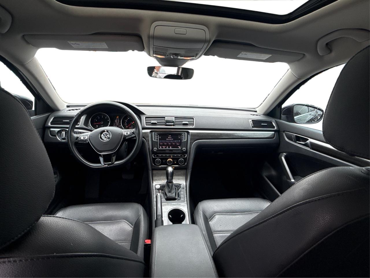 2018 Volkswagen Passat LEATHER SUNROOF HEATED SEATS WE FINANCE ALL CREDIT Photo