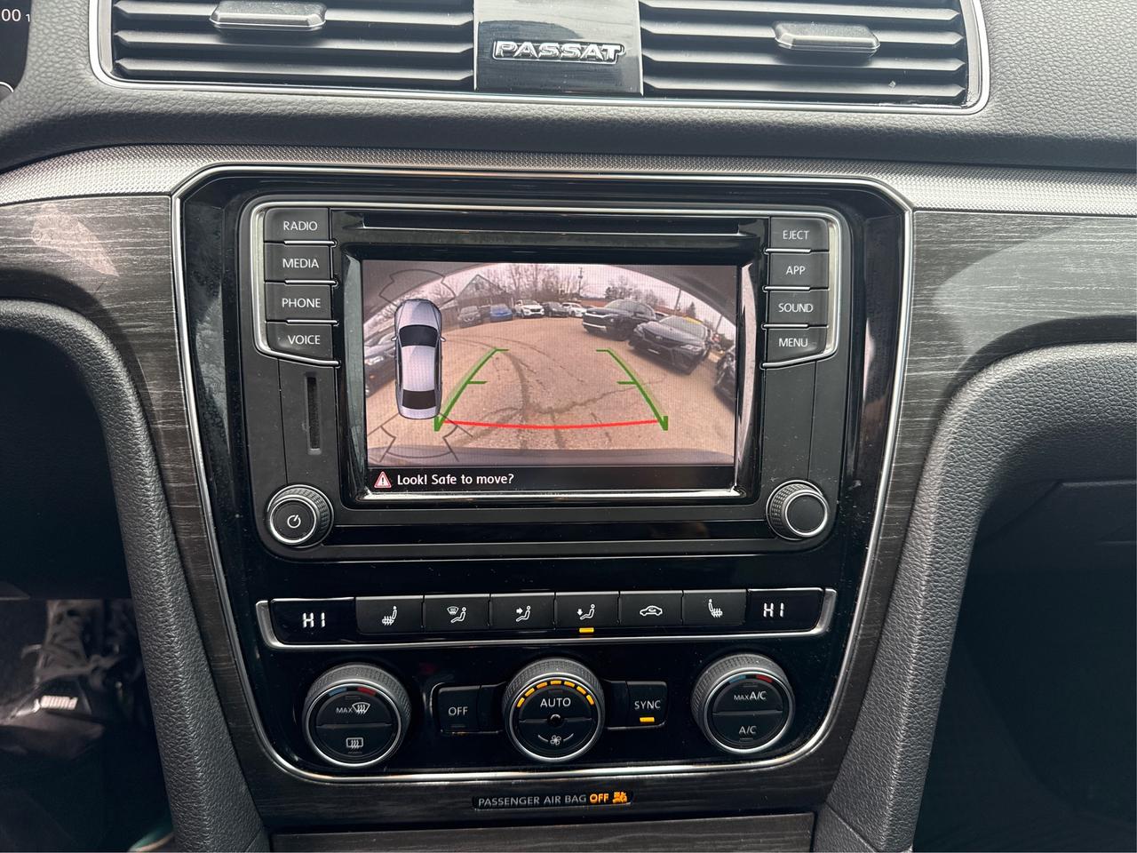 2018 Volkswagen Passat LEATHER SUNROOF HEATED SEATS WE FINANCE ALL CREDIT Photo