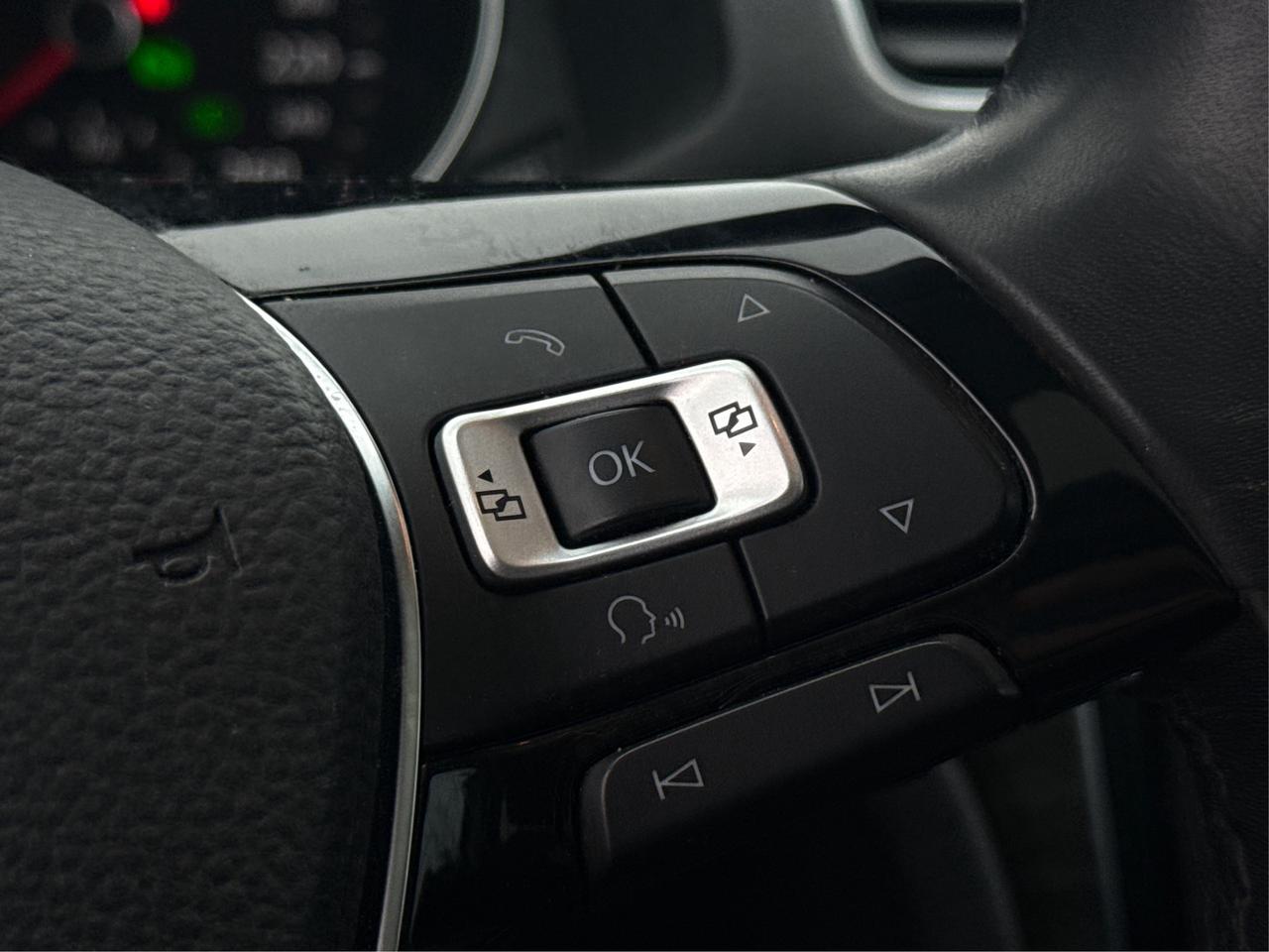 2018 Volkswagen Passat LEATHER SUNROOF HEATED SEATS WE FINANCE ALL CREDIT Photo