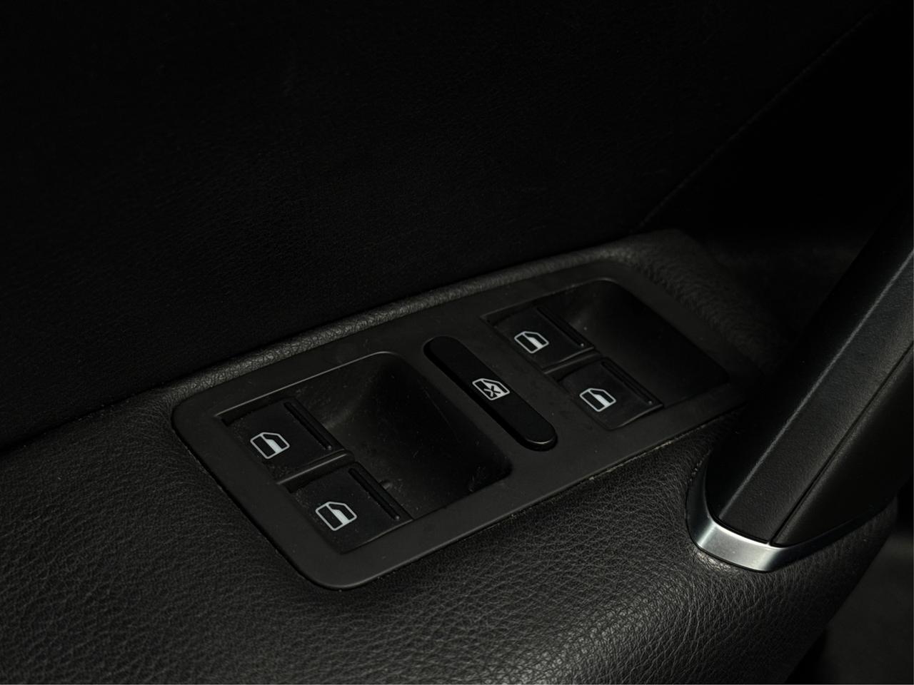 2018 Volkswagen Passat LEATHER SUNROOF HEATED SEATS WE FINANCE ALL CREDIT Photo