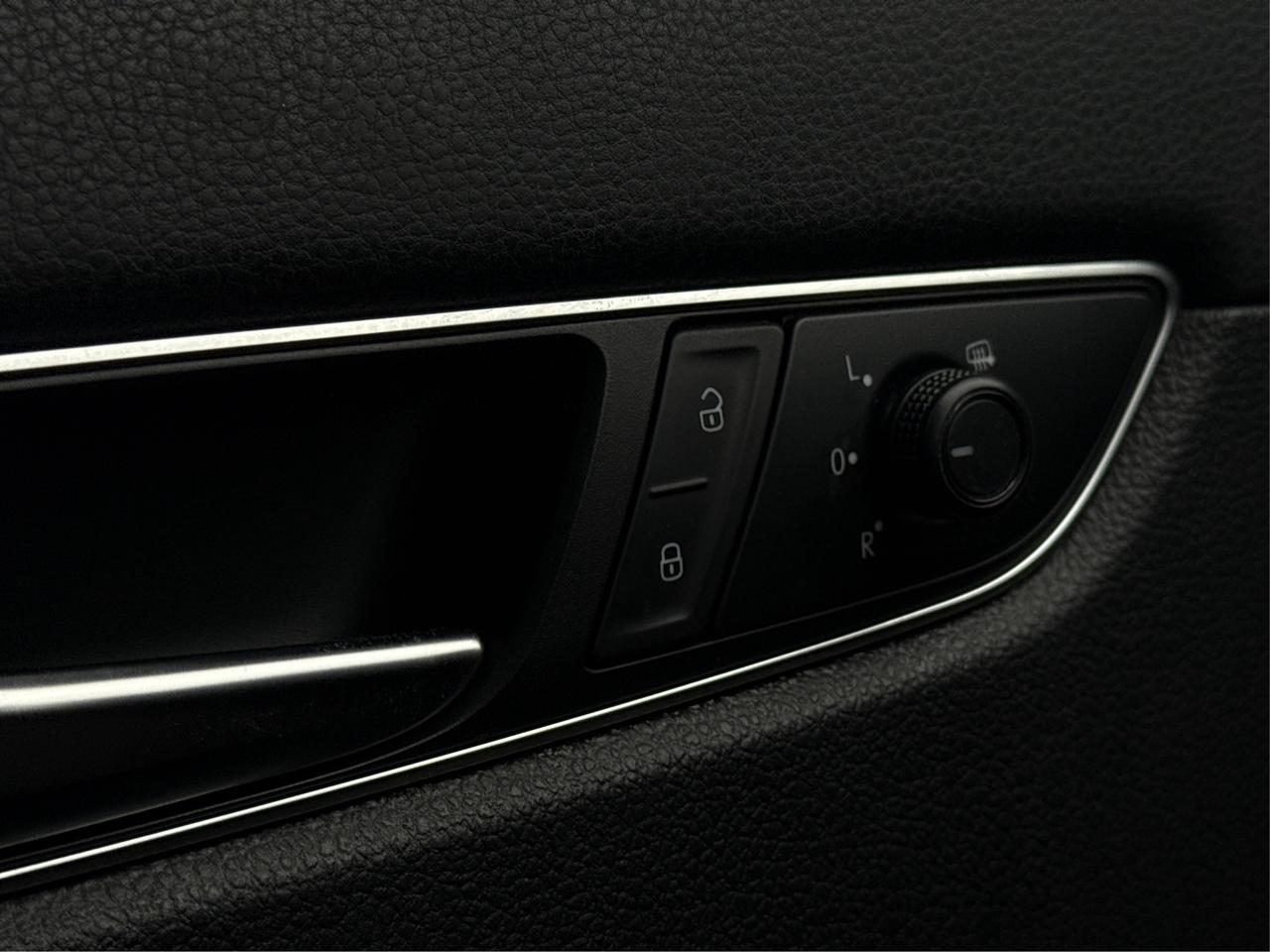 2018 Volkswagen Passat LEATHER SUNROOF HEATED SEATS WE FINANCE ALL CREDIT Photo