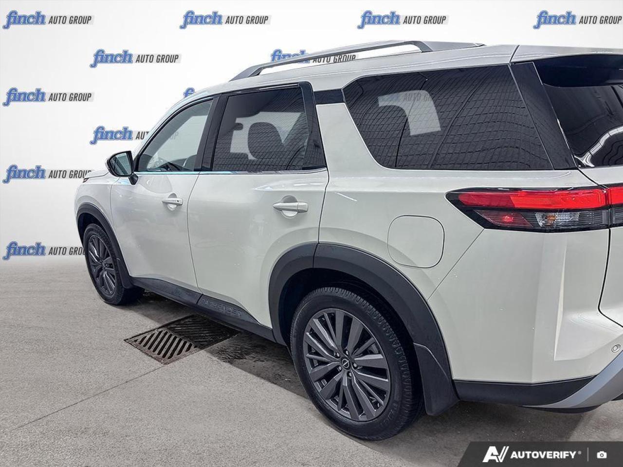 2023 Nissan Pathfinder SL 4dr 4x4 Photo2