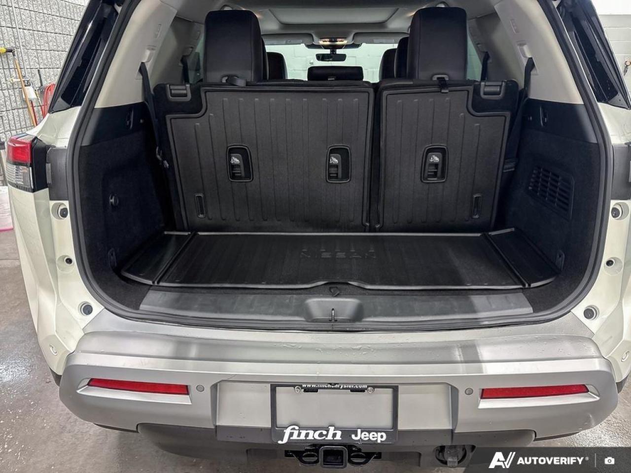 2023 Nissan Pathfinder SL 4dr 4x4 Photo