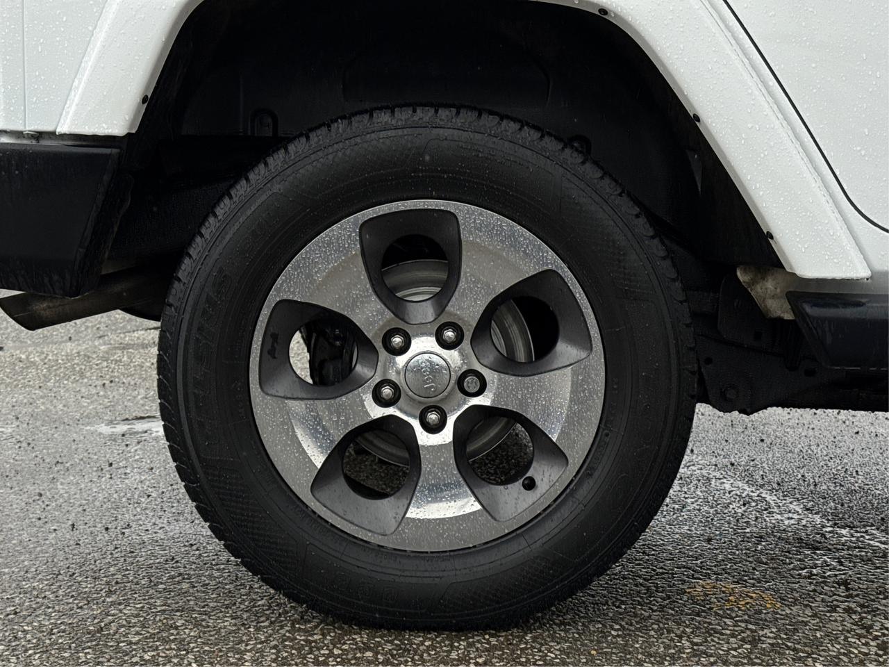 2018 Jeep Wrangler JK Unlimited NAV LOADED 2 TOPS CLEAN WE FINANCE ALL CREDIT! Photo