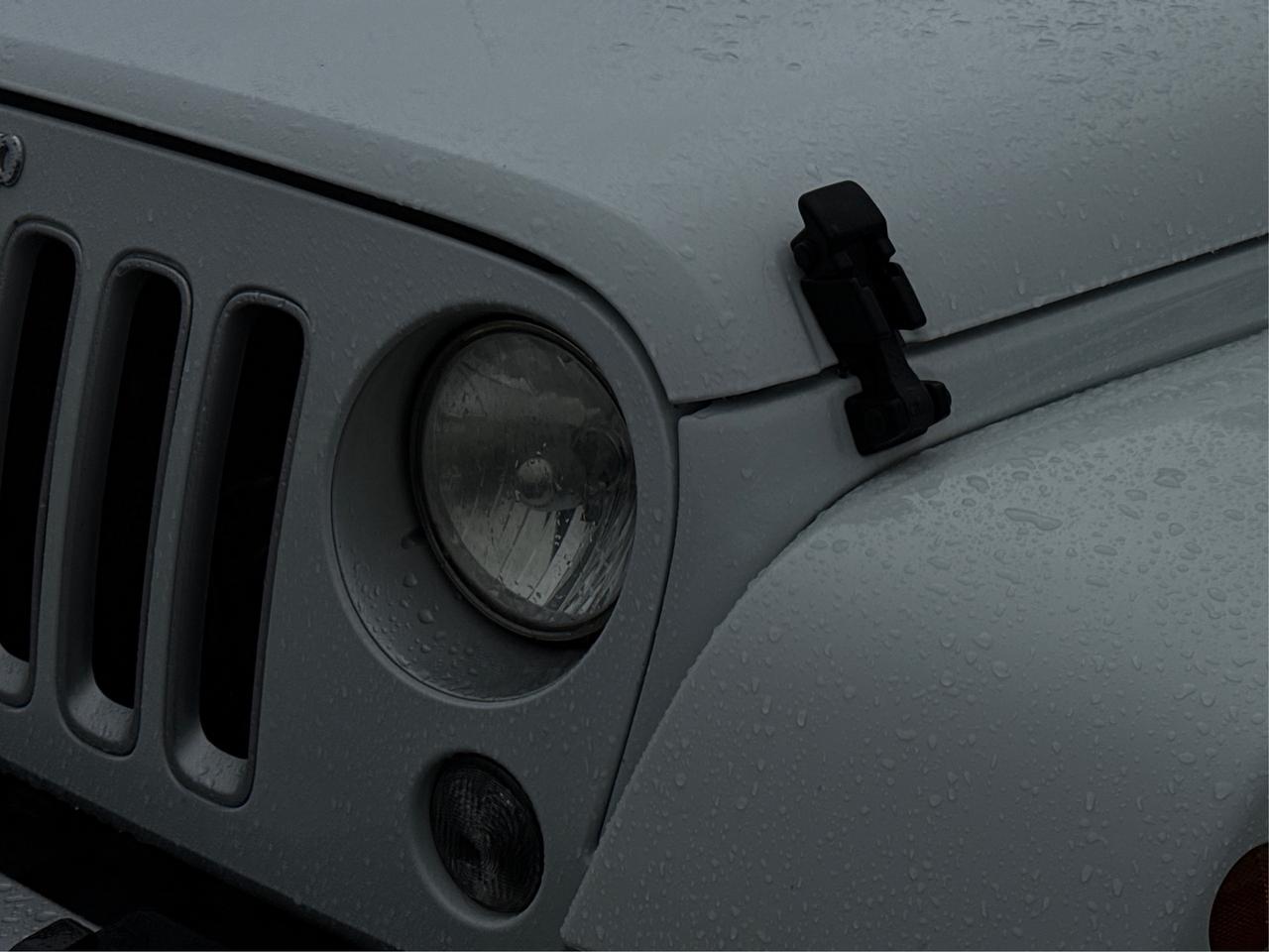 2018 Jeep Wrangler JK Unlimited NAV LOADED 2 TOPS CLEAN WE FINANCE ALL CREDIT! Photo