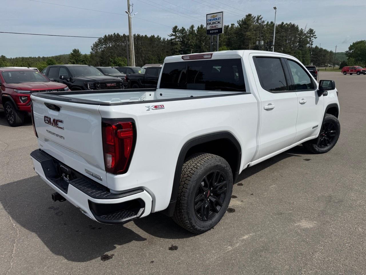 2025 GMC Sierra 1500 Crew Cab Short Box 4-Wheel Drive Elevation Photo4