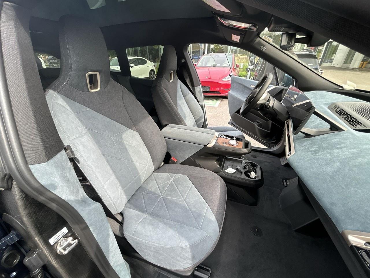 2026 BMW iX xDrive60 Sports Activity Vehicle Photo