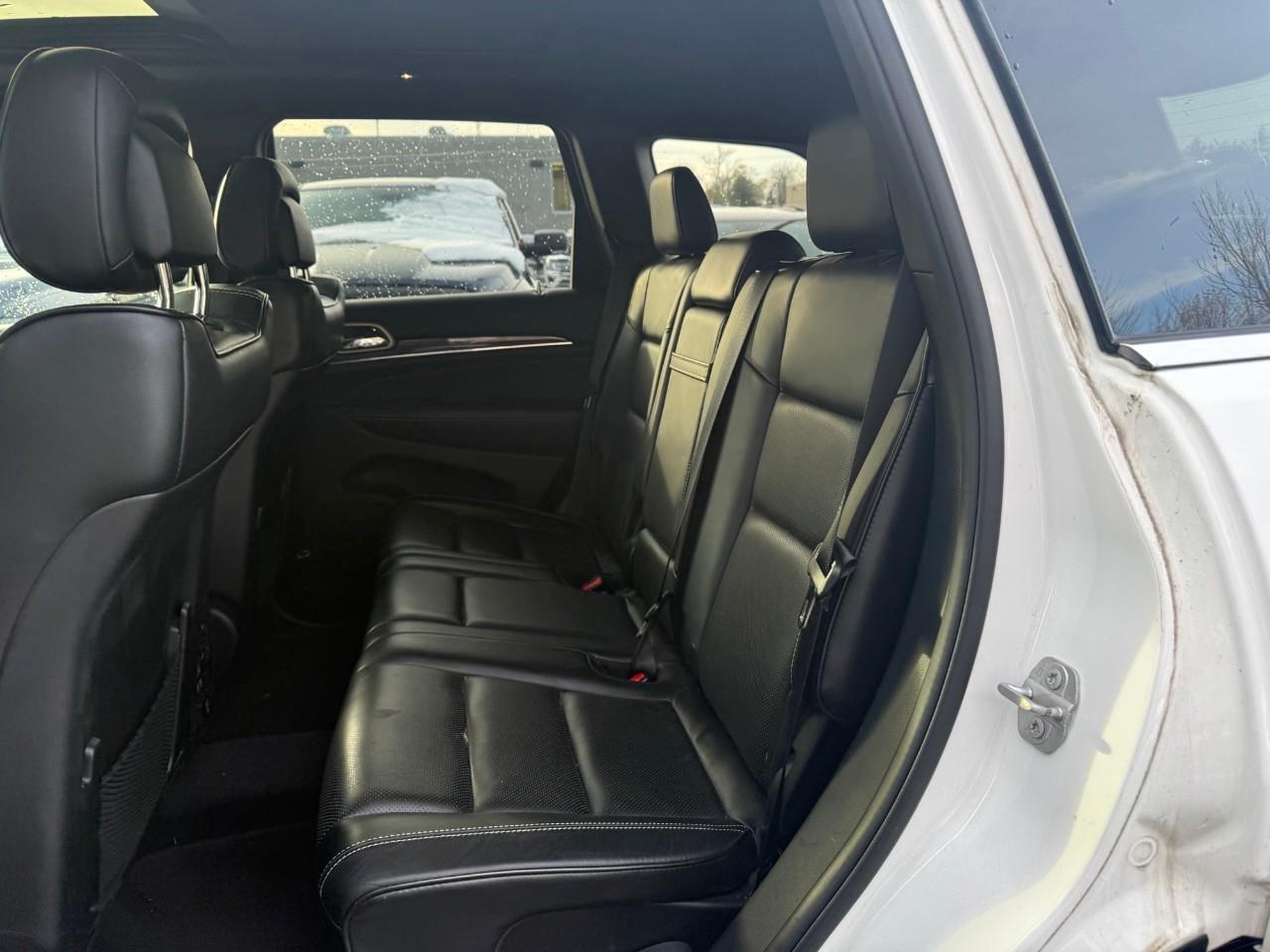 2017 Jeep Grand Cherokee Overland 4dr 4x4 Photo