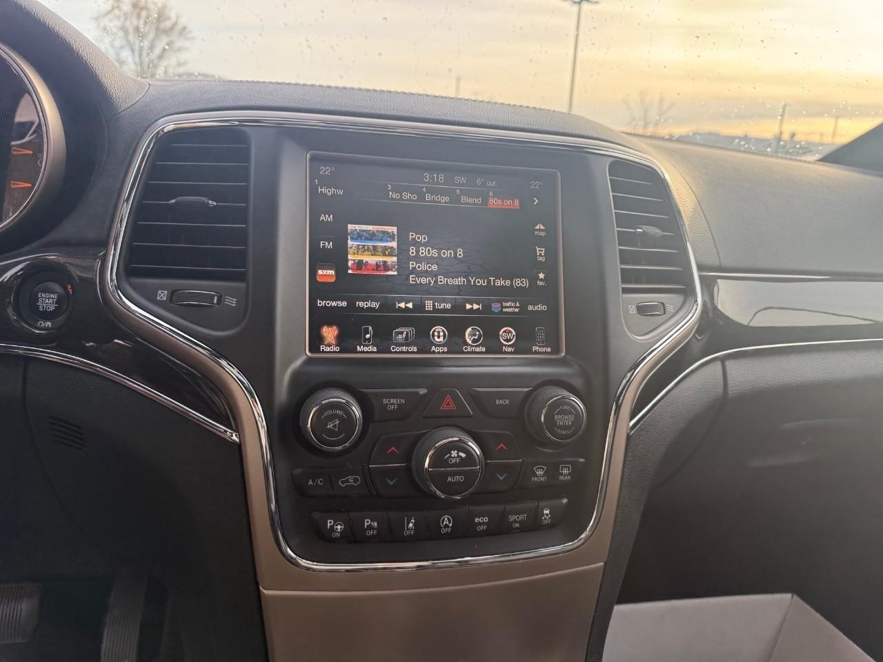 2017 Jeep Grand Cherokee Overland 4dr 4x4 Photo