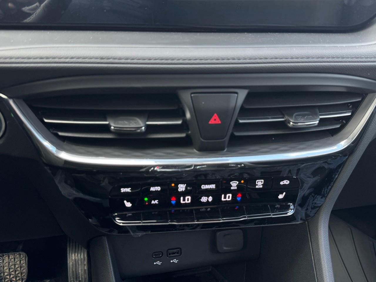 2025 Buick Encore GX Avenir AWD Photo