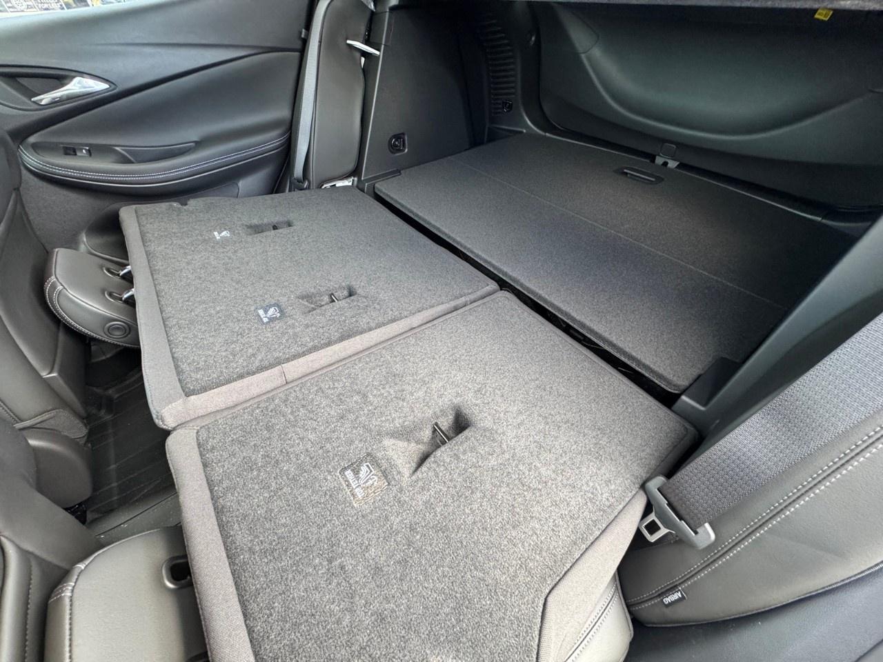 2025 Buick Encore GX Avenir AWD Photo