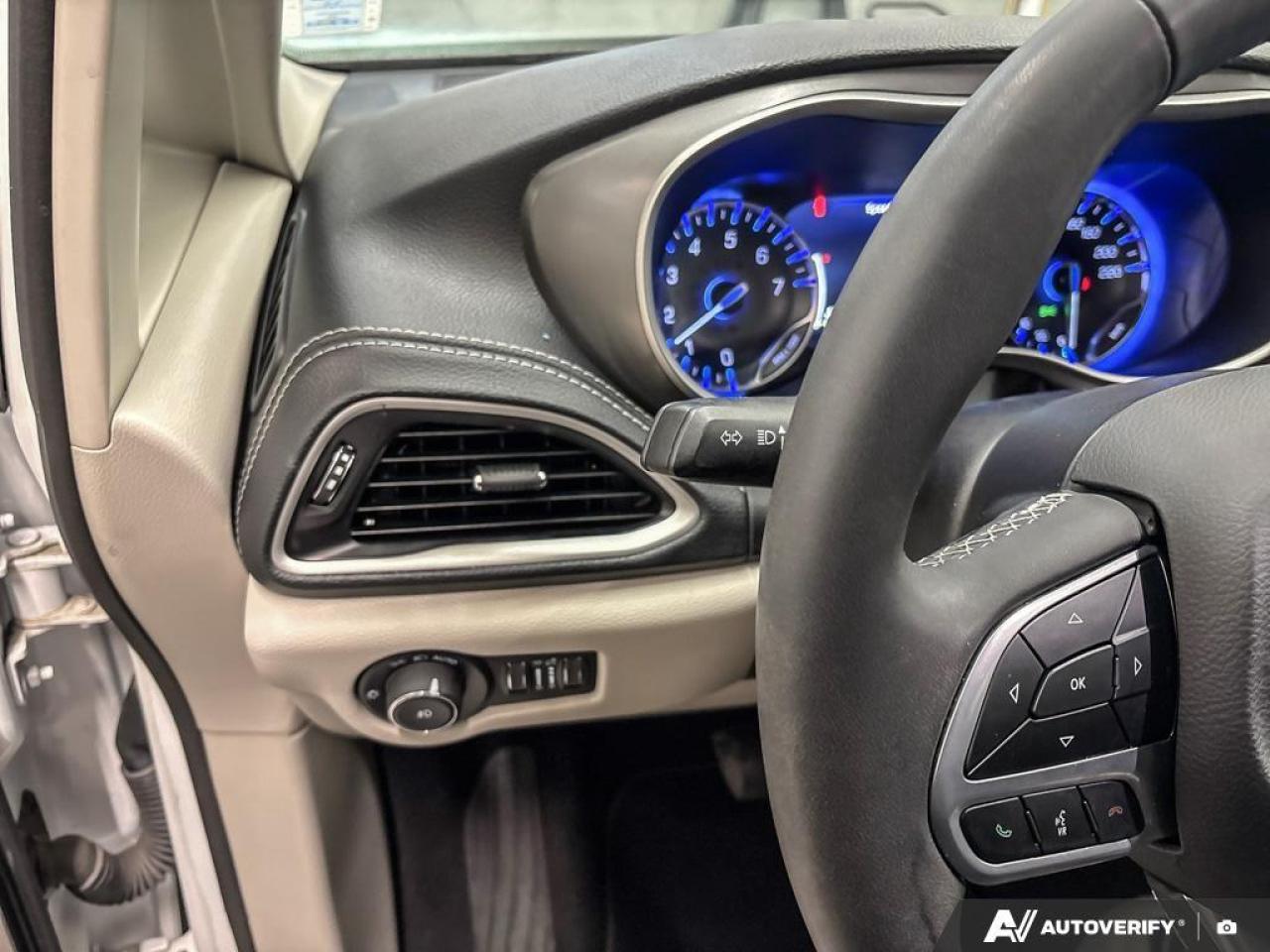 2023 Chrysler Pacifica Touring-L Front-Wheel Drive Passenger Van Photo