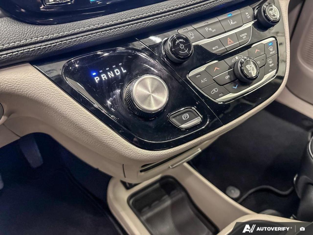 2023 Chrysler Pacifica Touring-L Front-Wheel Drive Passenger Van Photo