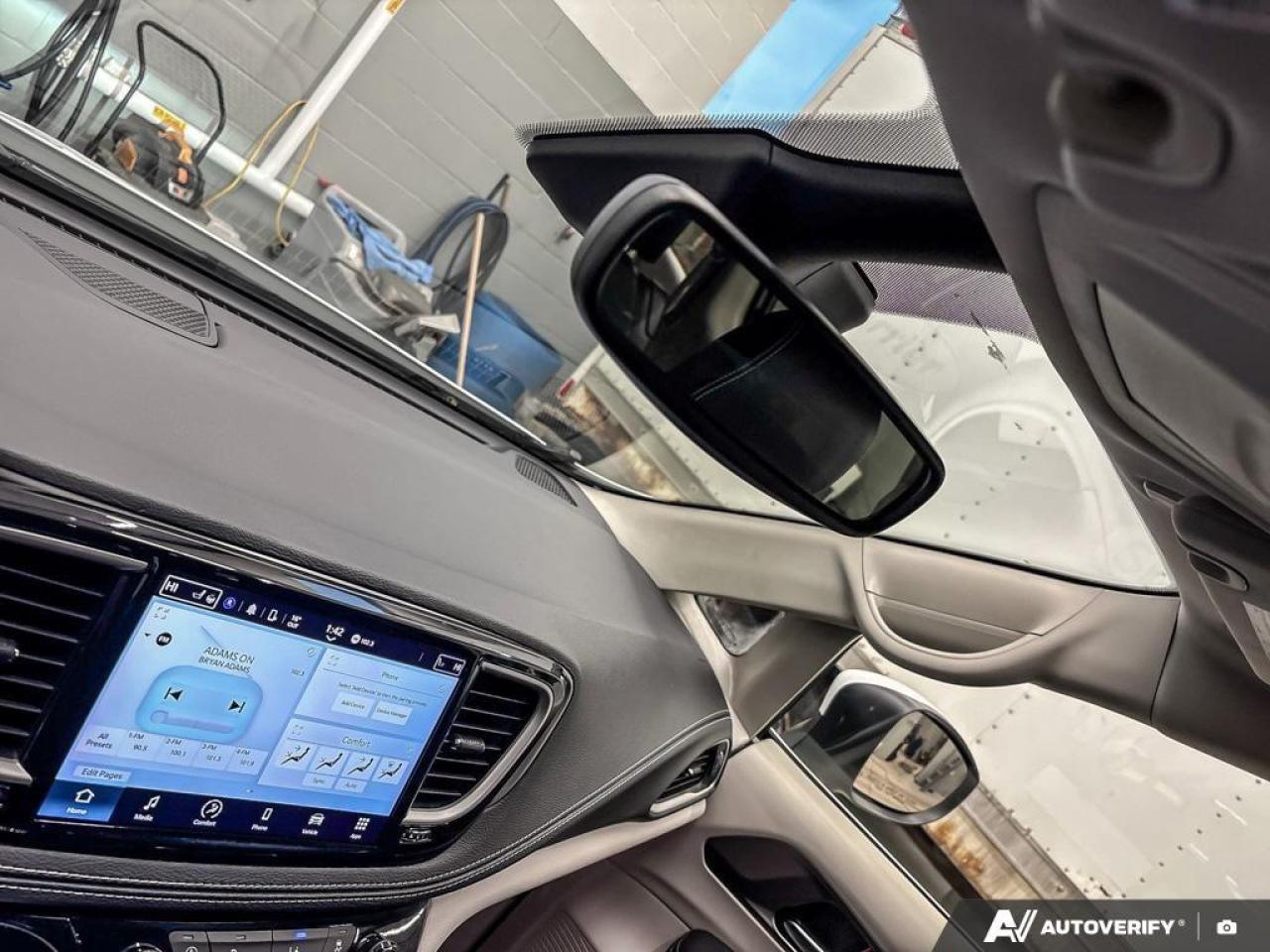 2023 Chrysler Pacifica Touring-L Front-Wheel Drive Passenger Van Photo