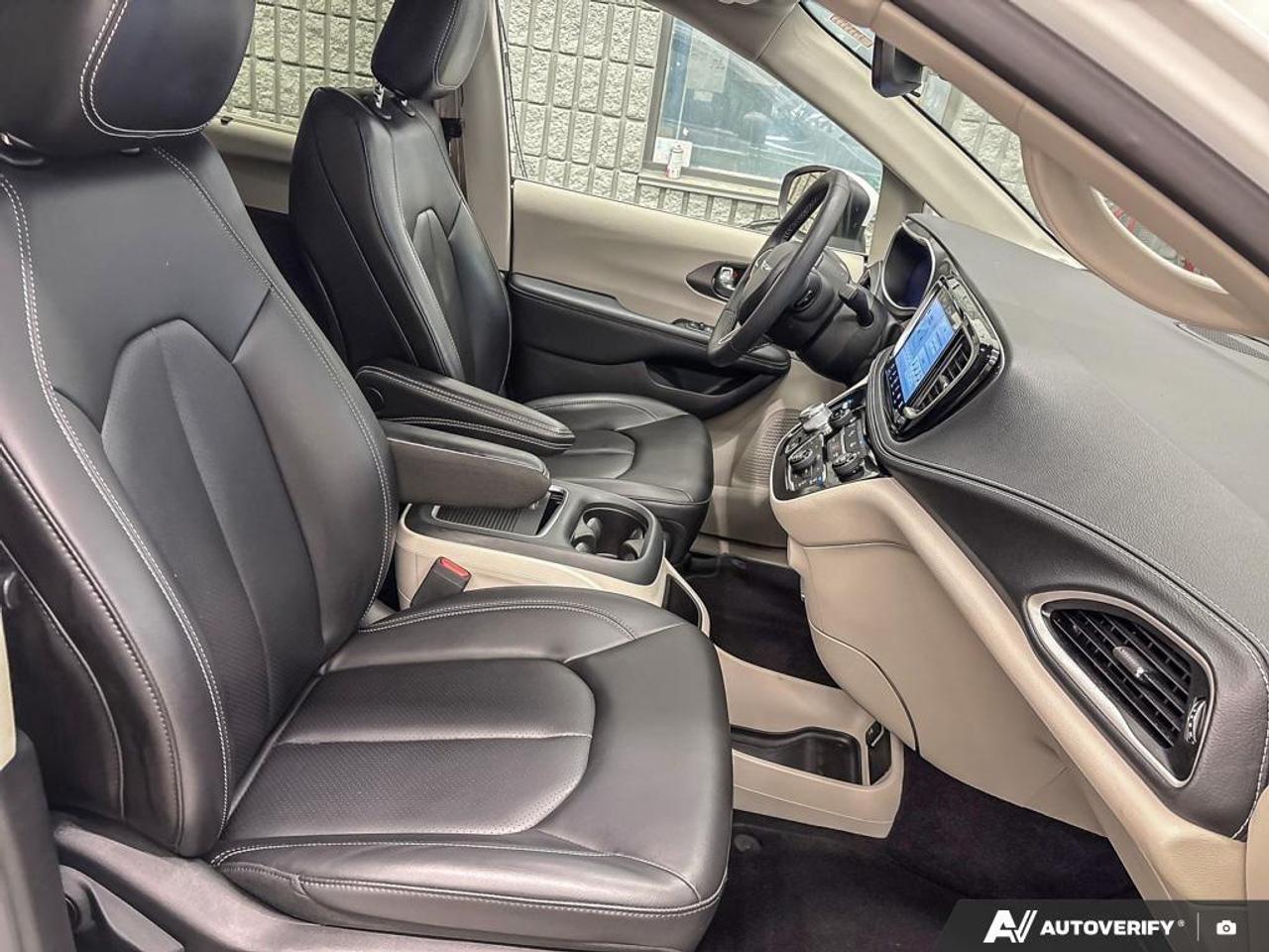 2023 Chrysler Pacifica Touring-L Front-Wheel Drive Passenger Van Photo