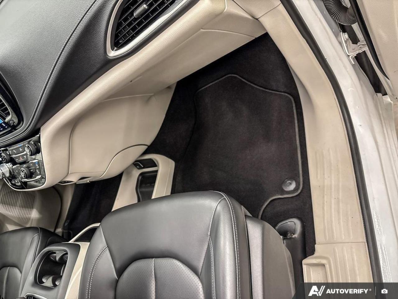 2023 Chrysler Pacifica Touring-L Front-Wheel Drive Passenger Van Photo